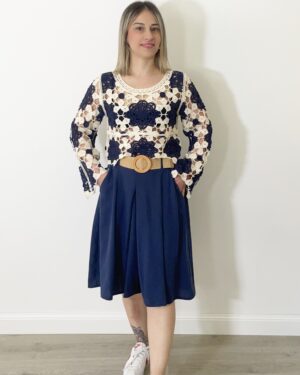 Bermuda donna blu in tessuto lyocell con vita elasticizzata, tasche, lunghezza sotto al ginocchio e cintura in paglia elasticizzata