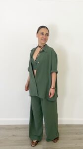 Completo verde militare 3 pezzi donna con camicia over, pantalone palazzo e top coordinato
