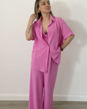 Completo donna rosa con camicia over, pantalone palazzo con elastico e top coordinato