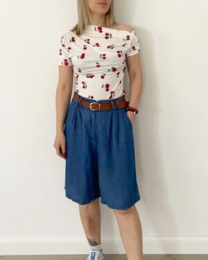 Bermuda donna in denim leggero con elastico in vita, tasche e cinturina marrone