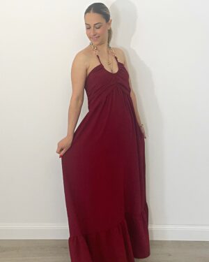 Abito lungo bordeaux con ganci colorati dietro al collo, vestibilità ampia fino alla taglia 48
