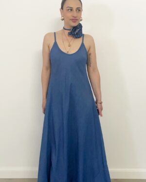 Donna con abito lungo in denim e fiore cintura taglia S, altezza 1,60 m