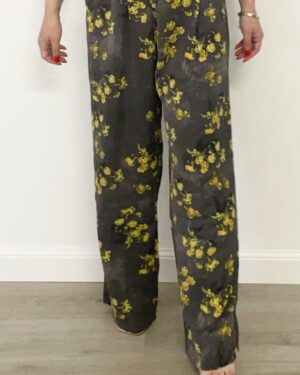 Pantaloni palazzo grigio scuro con stampa floreale gialla e vita elasticizzata
