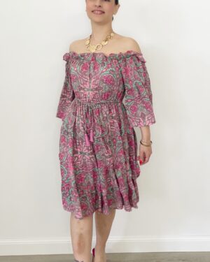 Abito boho corto con stampa etnica fucsia e verde, scollo a barca e maniche 3/4