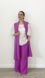 Completo magenta con gilet lungo over e pantaloni palazzo
