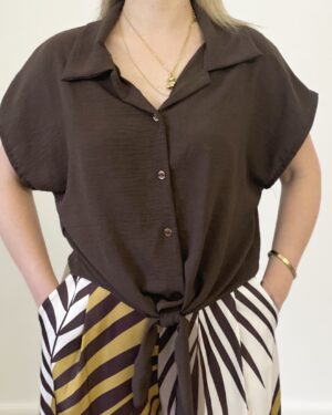 Camicia con nodo marrone