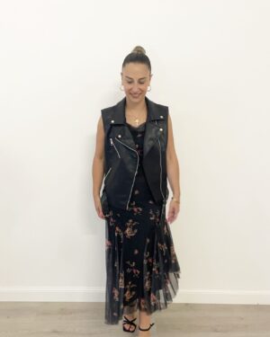 Gilet in eco pelle nera con zip e bottoni metallici