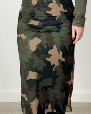 Gonna midi camouflage con strato esterno velato, fodera interna ed elastico in vita