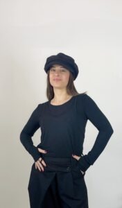Maglia sovrapposta nera con effetto canotta e aperture per il pollice