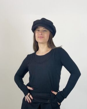Maglia sovrapposta nera con effetto canotta e aperture per il pollice